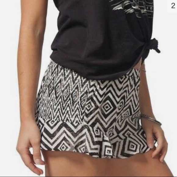 ❤️… Rip Curl Kingston Shorts Short Black and White Medium Flare Shorts - Picture 2 of 4